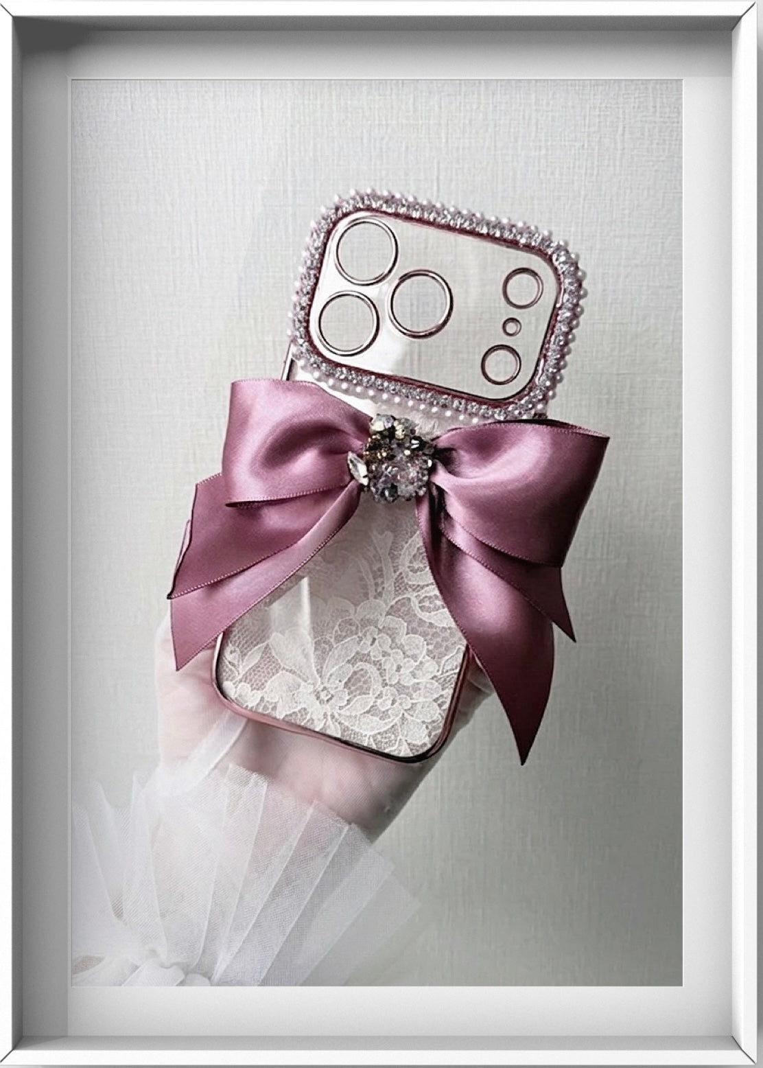 Hime. フランス製高級リバーレースハンドメイド スワロフスキーリボン オーダー iPhoneケース｜ハンドメイド×大人可愛い（全機種対応）